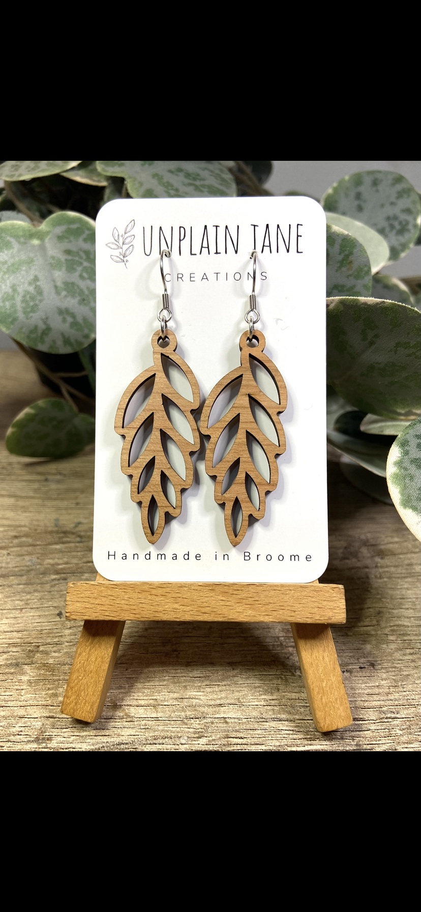 Wood veneer leaves